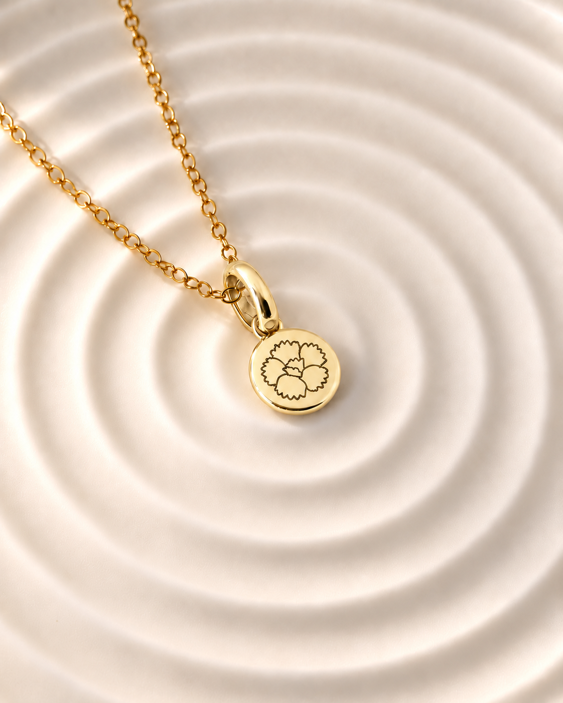 Gold Birth Flower Necklace | Enero (Clavel)