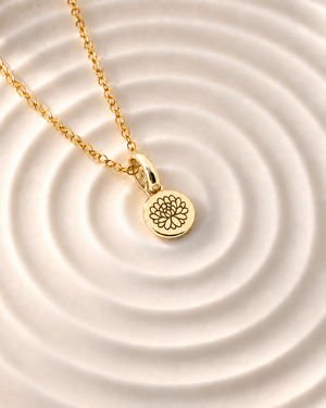Gold Birth Flower Necklace | Noviembre (Crisantemo)