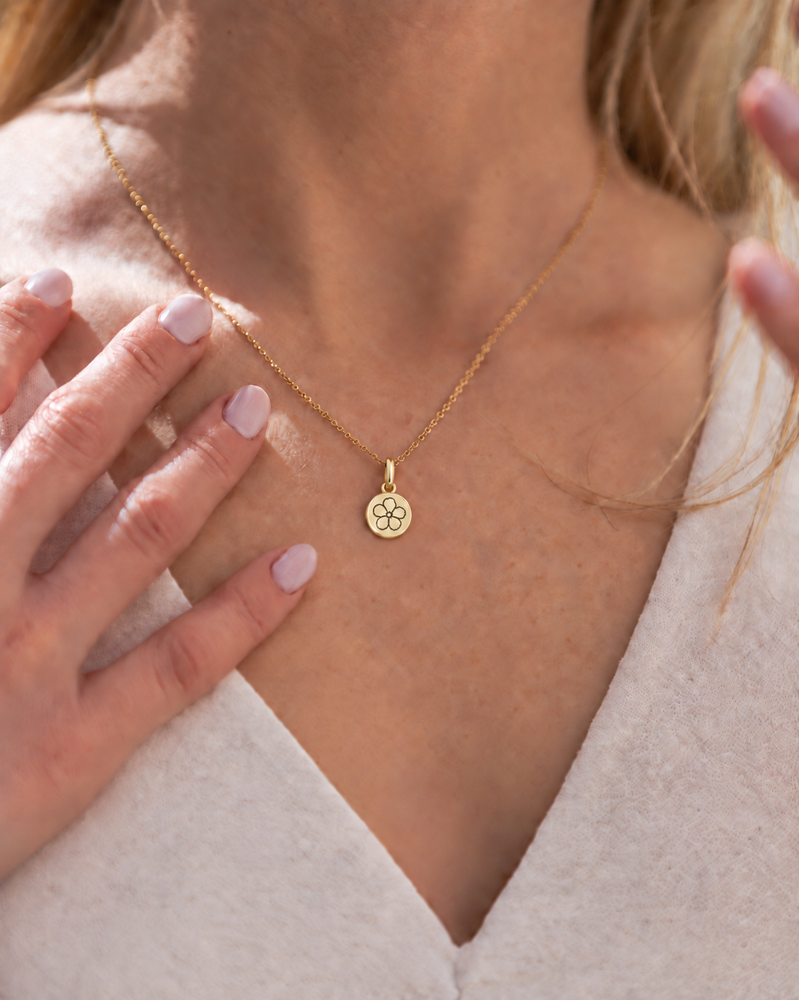 Gold Birth Flower Necklace | Febrero (Violeta)