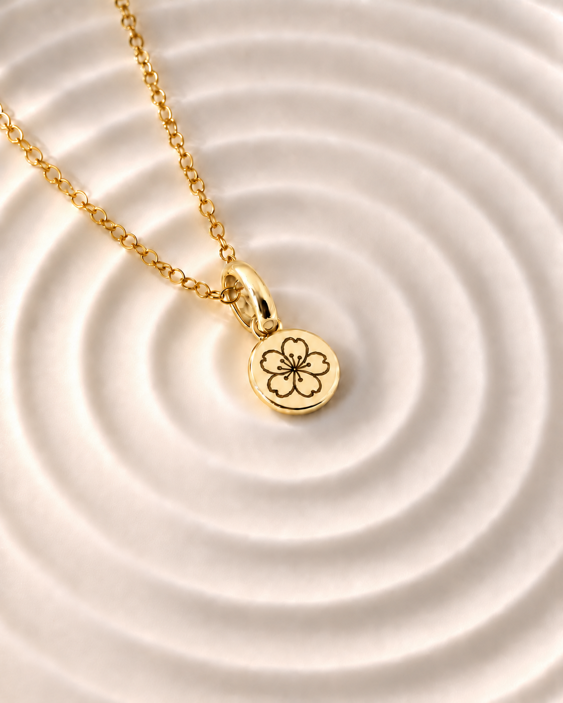 Gold Birth Flower Necklace | Marzo (Flor de Cerezo)