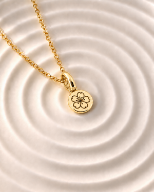 Gold Birth Flower Necklace | Marzo (Flor de Cerezo)