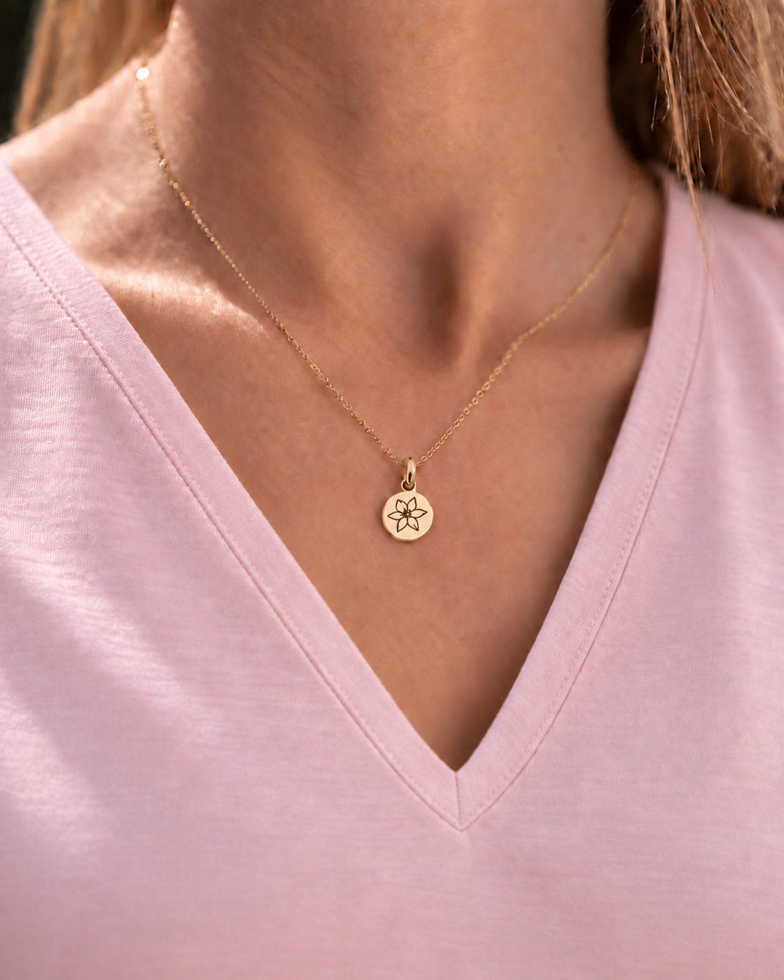 Gold Birth Flower Necklace | Mayo (Lirio)