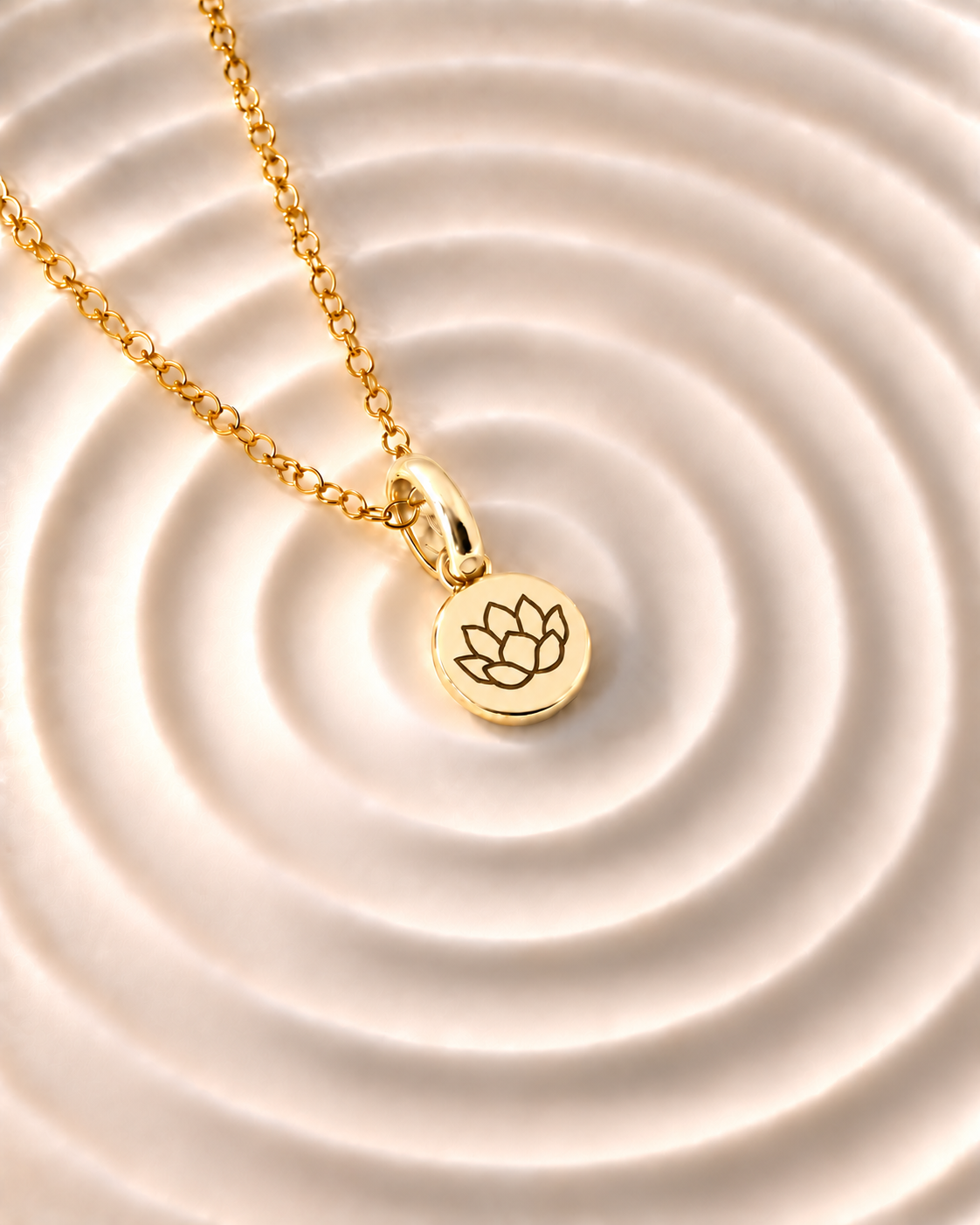 Gold Birth Flower Necklace | Julio (Loto)
