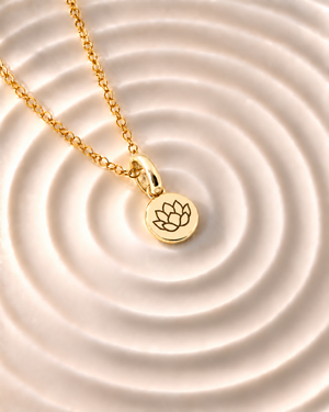 Gold Birth Flower Necklace | Julio (Loto)