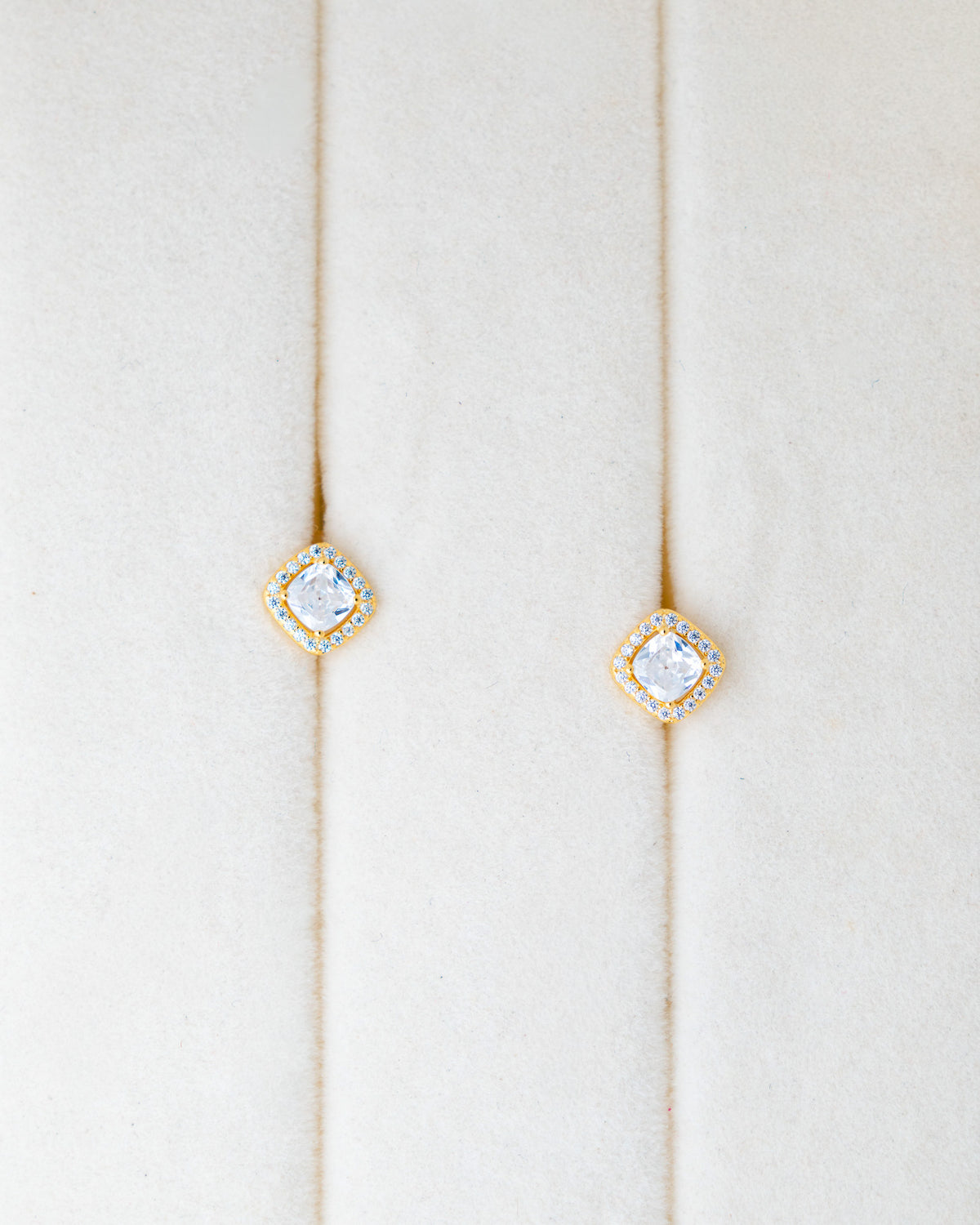 Gold Eterna Studs (Plata 925) - Bangili