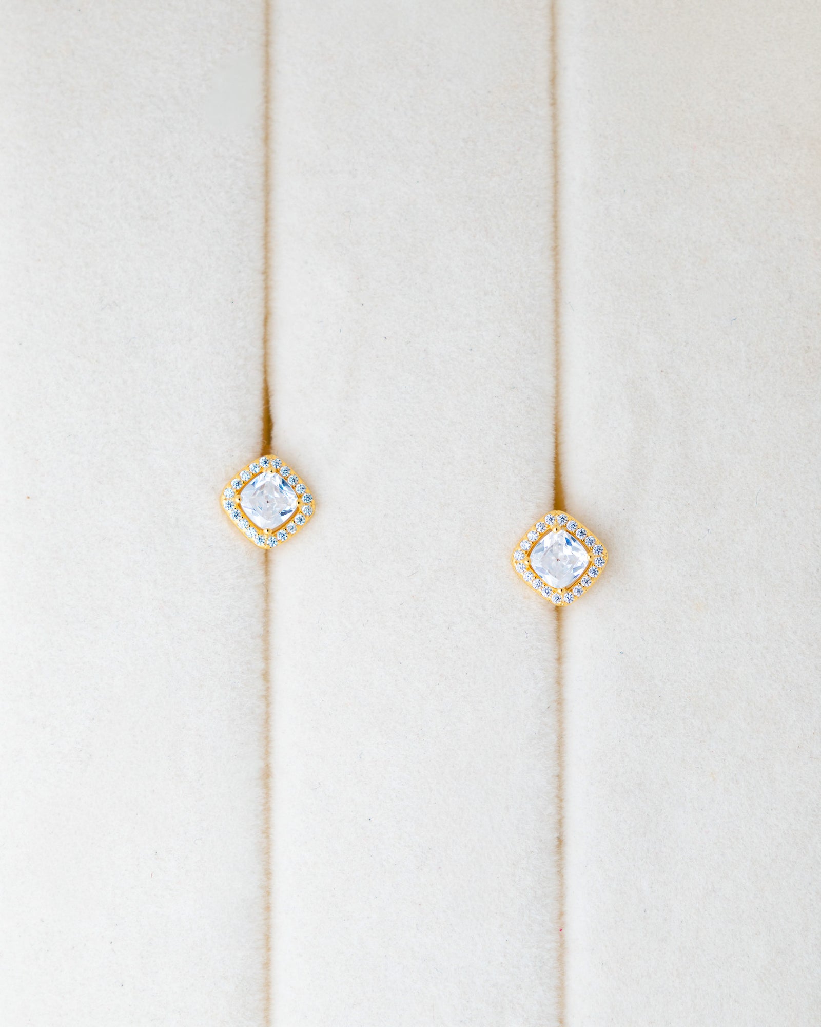 Gold Eterna Studs (Plata 925) - Bangili