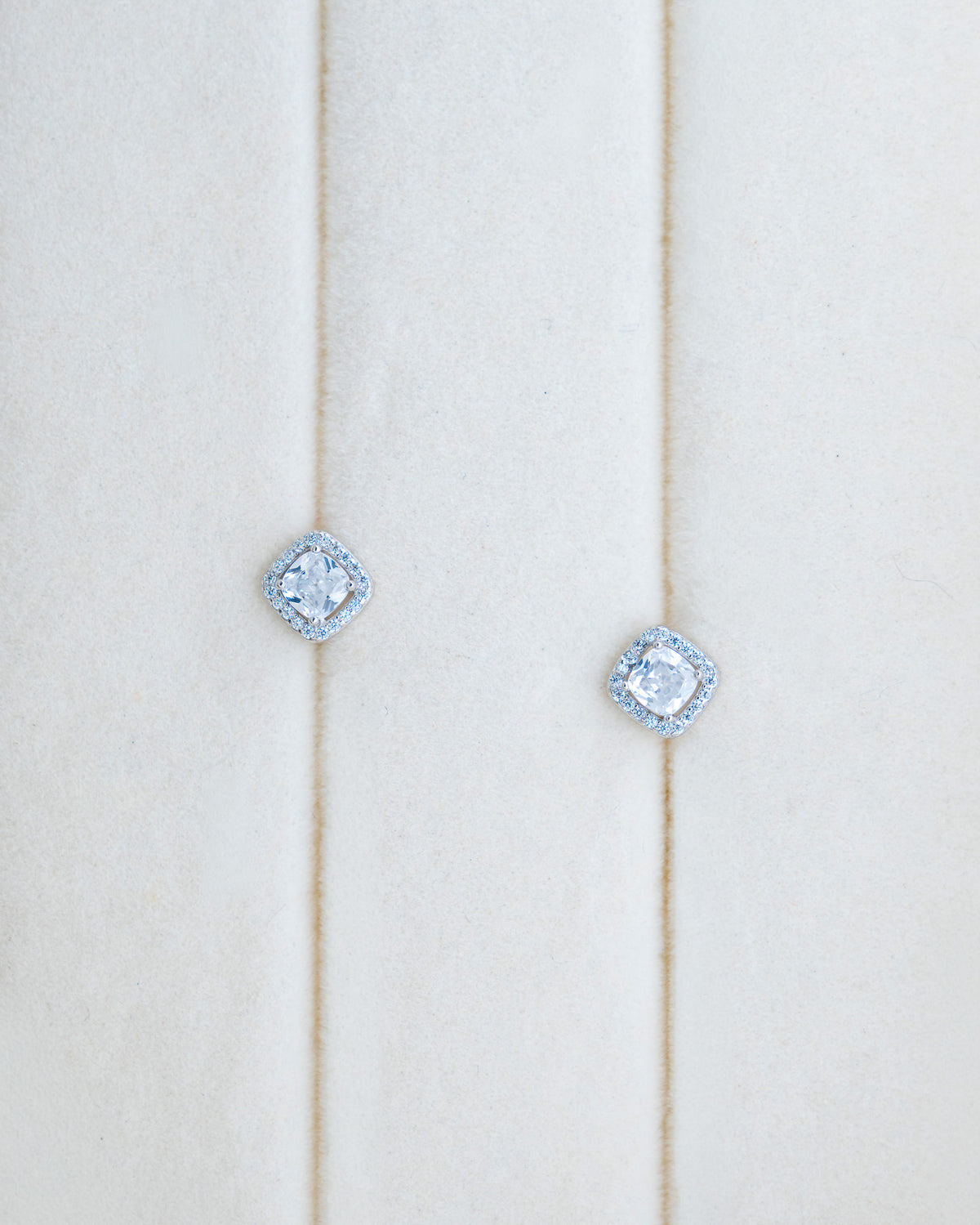 Silver Eterna Studs (Plata 925) - Bangili