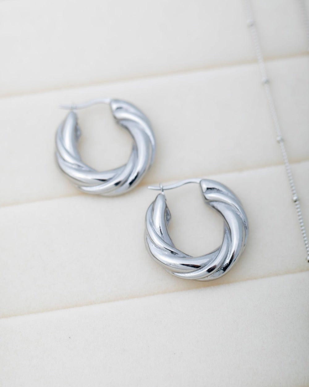 Argollas Twist Plateadas - Bangili