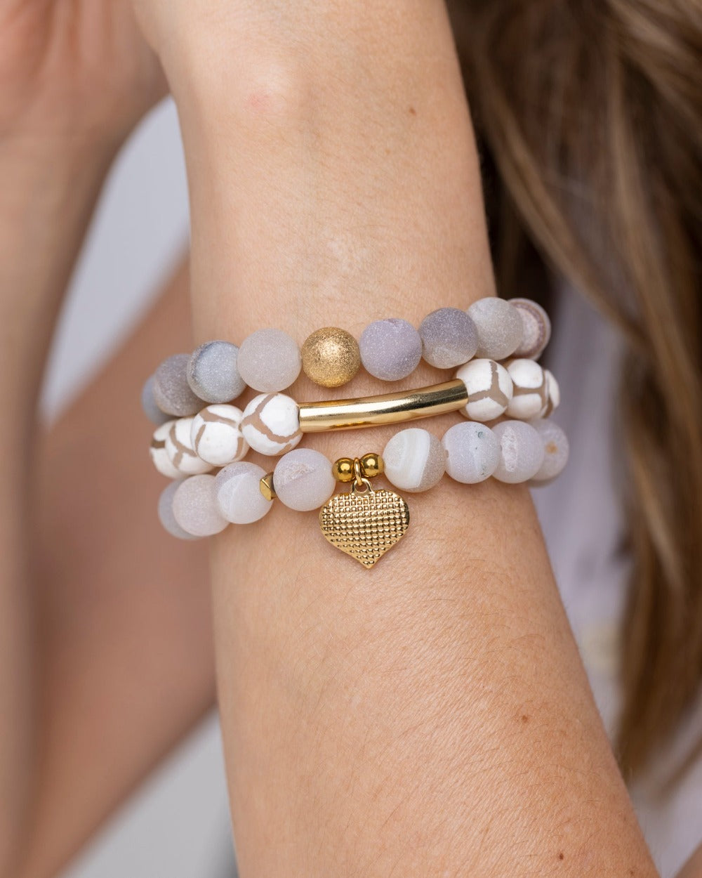Trío de Pulseras de Ágatas Geodas de Druzy y Ágata Tibetana con Dije de Corazón - Bangili